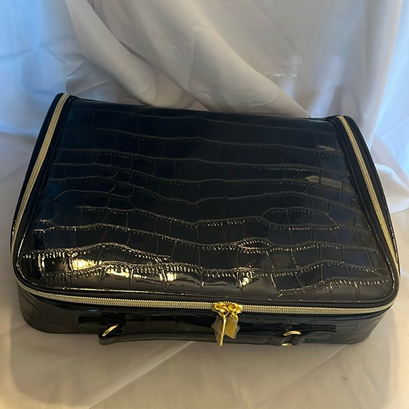 Ester Lauder Handbags - Ester Lauder 14”x11” Makeup travel case